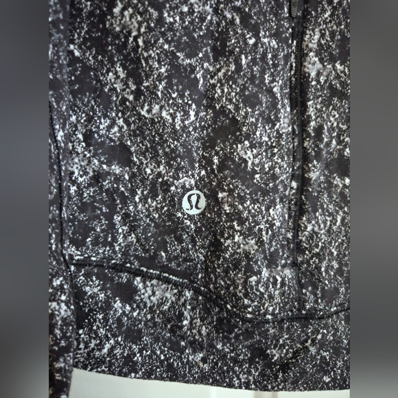 Lululemon Outrun the Elements - Picture 9 of 16